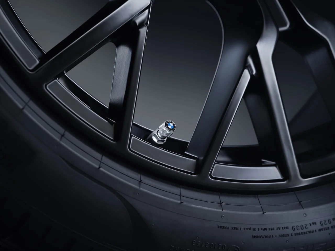 Колпачки на ниппели BMW с логотипом M, алюминиевые, 4 шт.