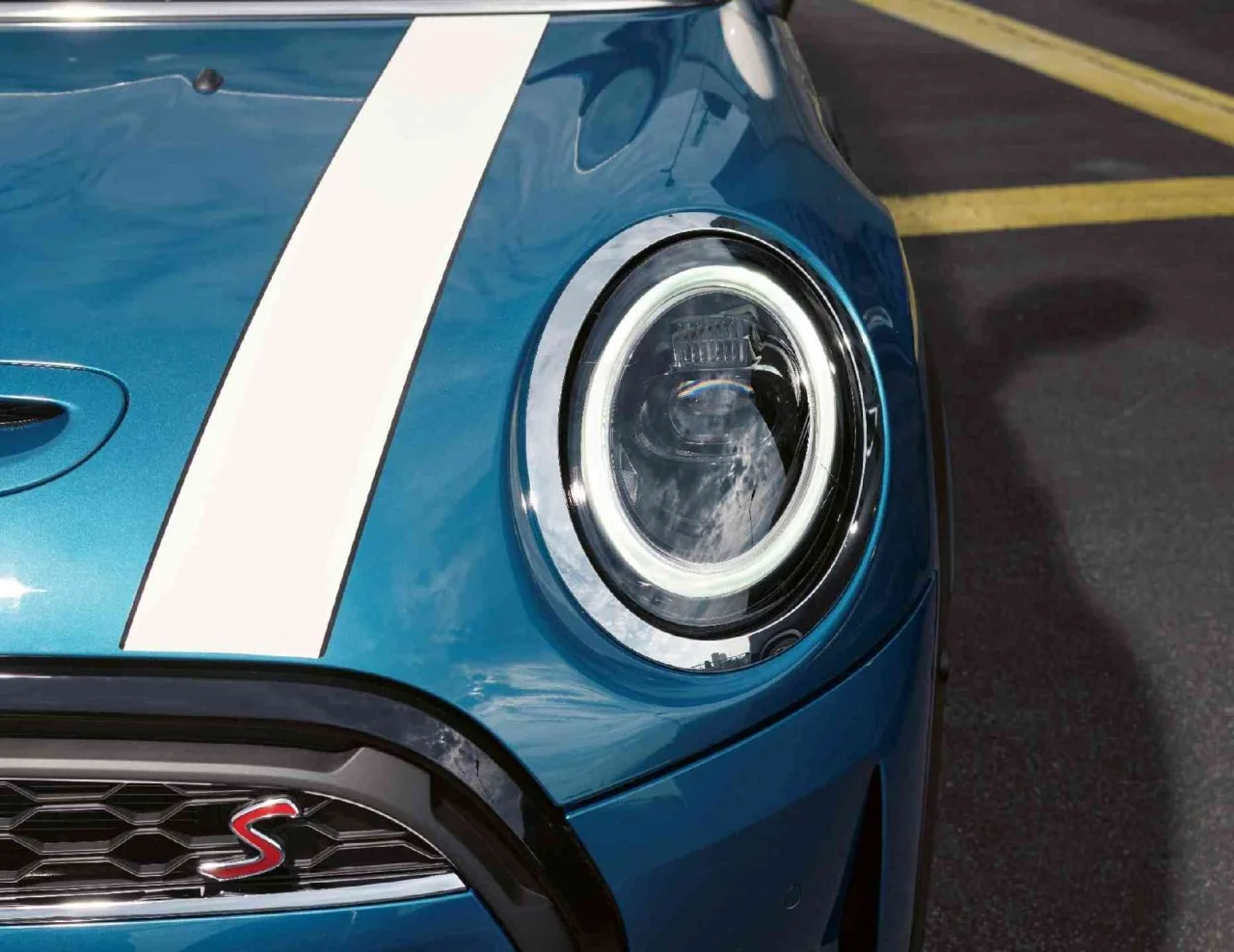Наклейка на капот MINI Bonnet Stripes, белая с чёрным краем