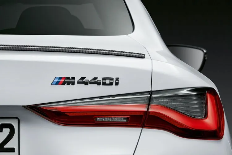 Надпись M440i для BMW G22 4-серия