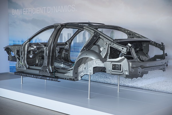 BMW готовит углеволоконную революцию