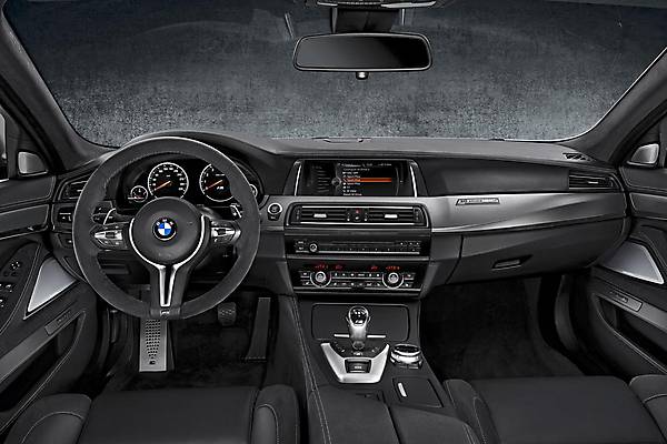 Черные решетки радиатора BMW M5 Special Edition