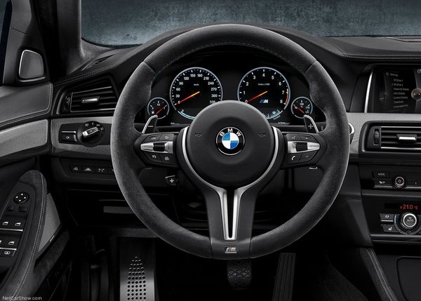 Интерьер BMW M5 Special Edition